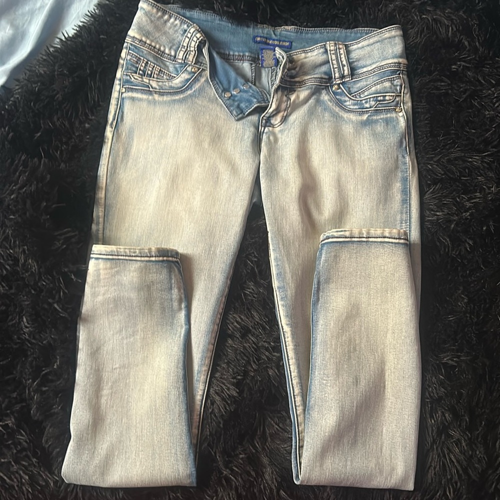 White washed 
Size 9
Skinny jeans 
Elite exotic collection